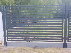 Wzór 15 - ogrodzenie palisadowe na podmurówce - Ogrodzenia betonowe
