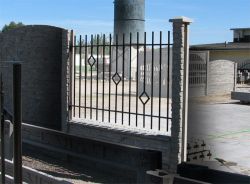 Wzór 21 - ogrodzenie betonowe + przęsło kute - Ogrodzenia betonowe