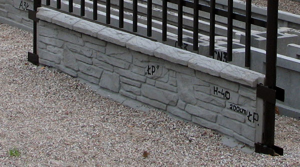podmurówki betonowe Niestandardowe podmurówki betonowe do przęseł metalowych